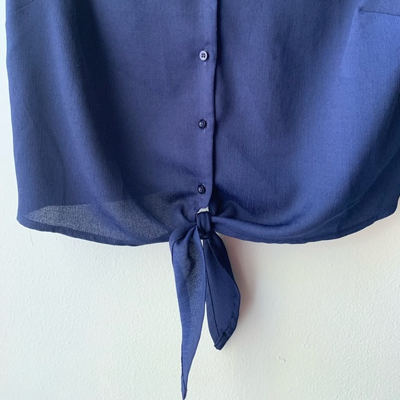 CROP BUTTON DOWN BLUE BLOUSE. FALL FASHION. - Picture 2 of 3